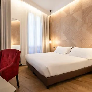 Hotel London, Milaan